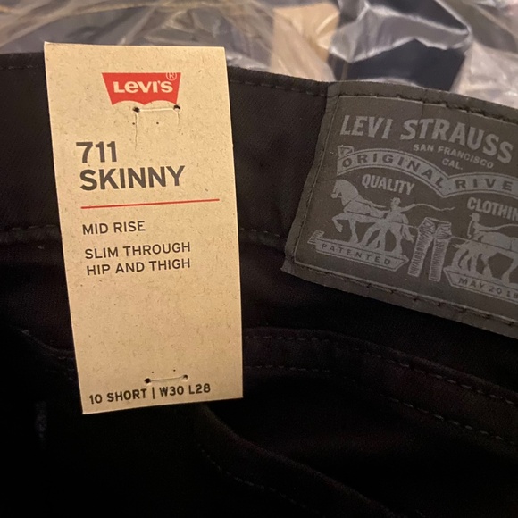 Levi’s Black 711 Skinny size 10 Short - Picture 4 of 5